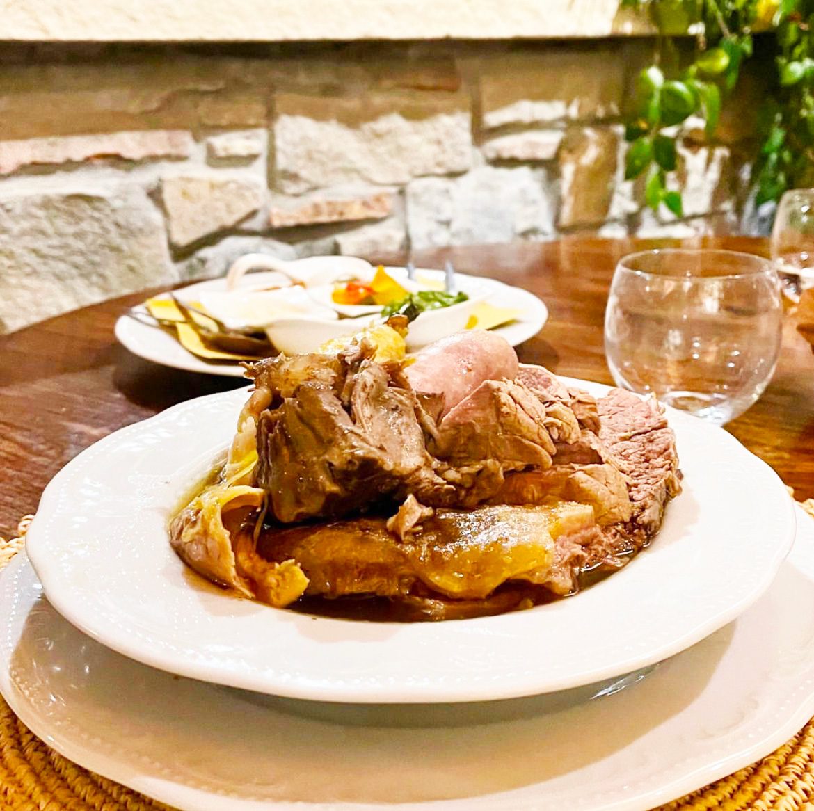 Secondo di carne con contorno impiattato